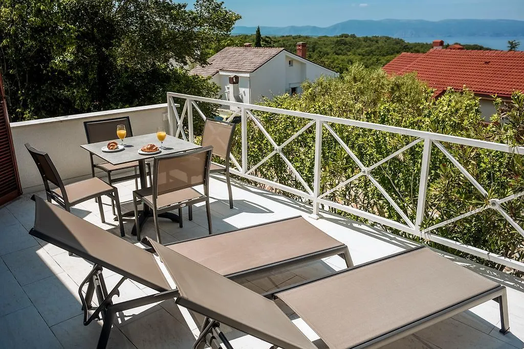 Apartmani Alice Njivice 0*,